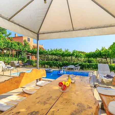 Гостьовий будинок Slavko Пула